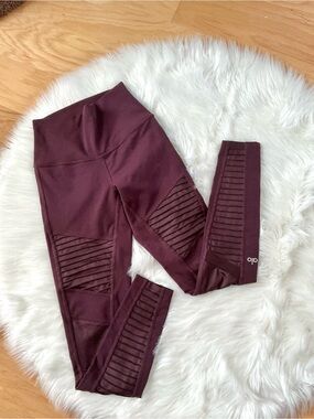 ALO Yoga Ribbed Moto High Rise Leggings in Deep Burgundy Size XS